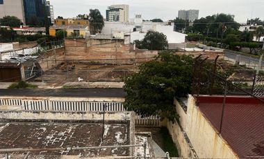 Casa en Venta en Cd del Sol como terreno con Uso de Suelo H3-V