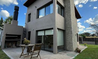 Casa en alquiler en Los Acantilados