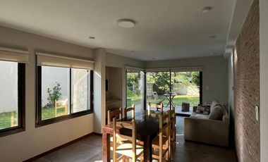 Casa en alquiler en Los Acantilados