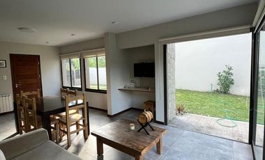 Casa en alquiler en Los Acantilados