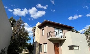 Casa en alquiler en Los Acantilados