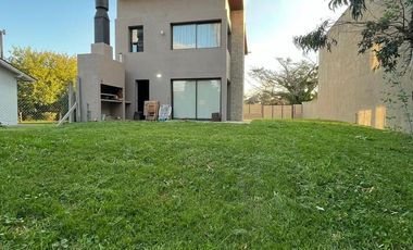 Casa en alquiler en Los Acantilados