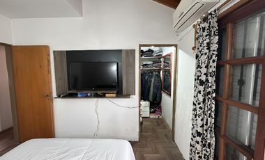 Casa 4 ambientes con cochera y patio, Quilmes en venta