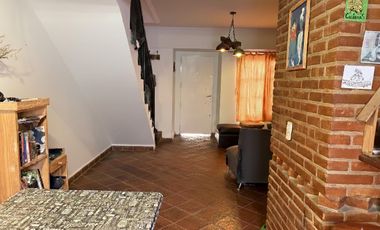 Casa 4 ambientes con cochera y patio, Quilmes en venta