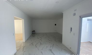 Alquiler PH de 3 ambientes con patio en Wilde