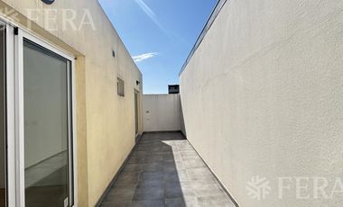 Alquiler PH de 3 ambientes con patio en Wilde