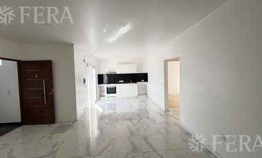 Alquiler PH de 3 ambientes con patio en Wilde