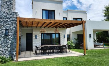 Casa en Alquiler Temporal, en el Barrio Los Robles, Haras Santa Maria, Escobar, G.B.A Norte