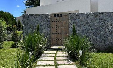 Casa en Alquiler Temporal, en el Barrio Los Robles, Haras Santa Maria, Escobar, G.B.A Norte