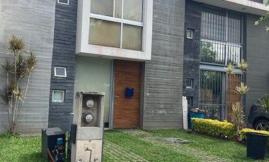 Casa en renta en Los Prados – Ubicación privilegiada frente a Plaza Cibeles