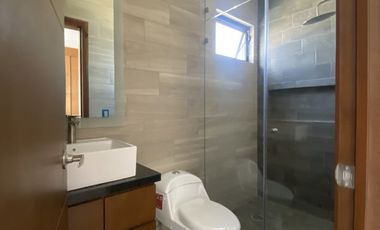 Oportunidad moderna Casa en Venta en Valle Imperial Zapopan. Coto Castaño