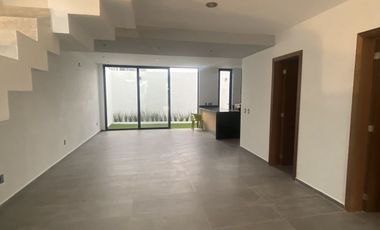 Oportunidad moderna Casa en Venta en Valle Imperial Zapopan. Coto Castaño