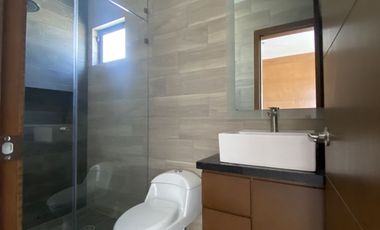 Oportunidad moderna Casa en Venta en Valle Imperial Zapopan. Coto Castaño