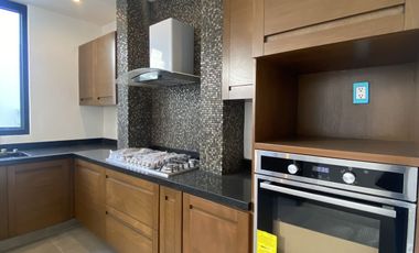 Oportunidad moderna Casa en Venta en Valle Imperial Zapopan. Coto Castaño