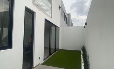 Oportunidad moderna Casa en Venta en Valle Imperial Zapopan. Coto Castaño