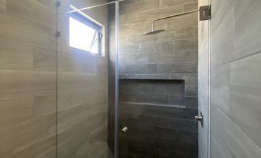 Oportunidad moderna Casa en Venta en Valle Imperial Zapopan. Coto Castaño