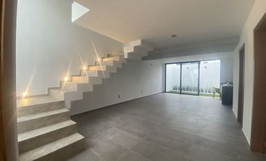 Oportunidad moderna Casa en Venta en Valle Imperial Zapopan. Coto Castaño