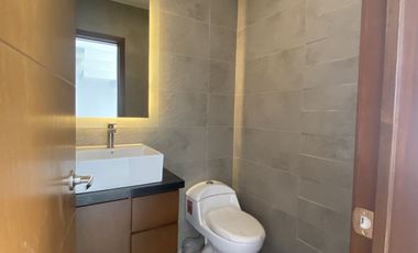 Oportunidad moderna Casa en Venta en Valle Imperial Zapopan. Coto Castaño