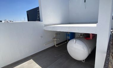 Oportunidad moderna Casa en Venta en Valle Imperial Zapopan. Coto Castaño