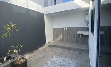 Hermosa casa en venta Capital Norte coto Galarza Zapopan junto a Valle Imperial