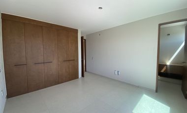 Casa en Preventa Coto Roble Residencial junto a Bugambilias. 4 recámaras!