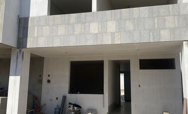 Casa en Preventa Coto Roble Residencial junto a Bugambilias. 4 recámaras!