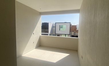 Casa en Preventa Coto Roble Residencial junto a Bugambilias. 4 recámaras!