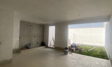 Casa en Preventa Coto Roble Residencial junto a Bugambilias. 4 recámaras!