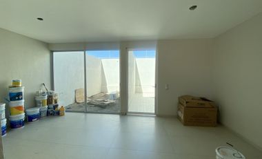 Casa en Preventa Coto Roble Residencial junto a Bugambilias. 4 recámaras!