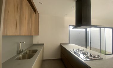 En venta casa Capital norte coto Alicante Zapopan junto a valle imperial