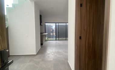 En venta casa Capital norte coto Alicante Zapopan junto a valle imperial