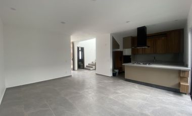 En venta casa Capital norte coto Alicante Zapopan junto a valle imperial