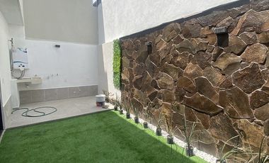En venta casa Capital norte coto Alicante Zapopan junto a valle imperial