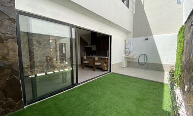 En venta casa Capital norte coto Alicante Zapopan junto a valle imperial