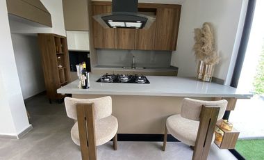 En venta casa Capital norte coto Alicante Zapopan junto a valle imperial