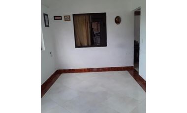 SE VENDE CASA EN EL 12 DE OCTUBRE, MEDELLIN