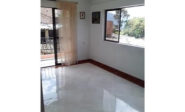 SE VENDE CASA EN EL 12 DE OCTUBRE, MEDELLIN