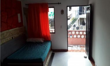 SE VENDE CASA EN EL 12 DE OCTUBRE, MEDELLIN