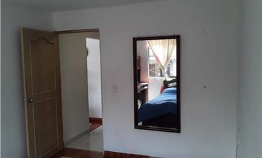 SE VENDE CASA EN EL 12 DE OCTUBRE, MEDELLIN