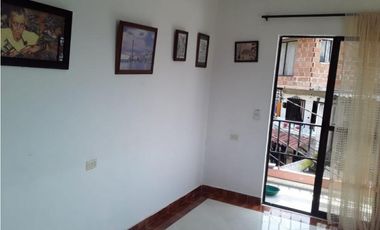 SE VENDE CASA EN EL 12 DE OCTUBRE, MEDELLIN