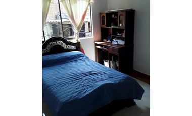 SE VENDE CASA EN EL 12 DE OCTUBRE, MEDELLIN