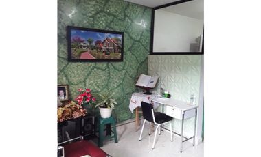 SE VENDE CASA EN EL 12 DE OCTUBRE, MEDELLIN