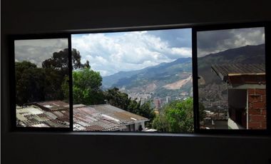 SE VENDE CASA EN EL 12 DE OCTUBRE, MEDELLIN
