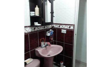 SE VENDE CASA EN EL 12 DE OCTUBRE, MEDELLIN