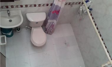 SE VENDE CASA EN EL 12 DE OCTUBRE, MEDELLIN