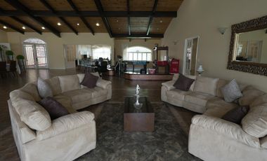 Exclusiva residencia de lujo en  San Miguel Zinacantepec 5 recámaras