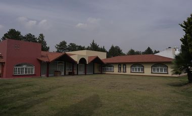 Exclusiva residencia de lujo en  San Miguel Zinacantepec 5 recámaras