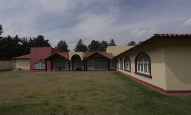 Exclusiva residencia de lujo en  San Miguel Zinacantepec 5 recámaras