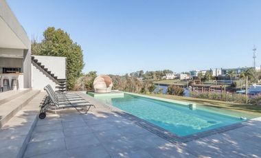 ALBANUEVA  BARRIO NAUTICO  EXCLUSIVA CASA