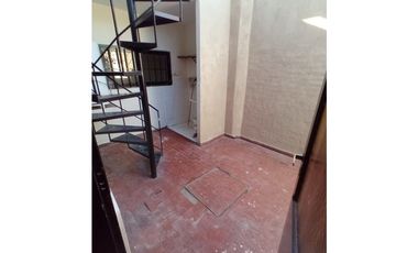 ALQUILER - CASA 2 DORMITORIOS - PATIO - Bº LAS FLORES